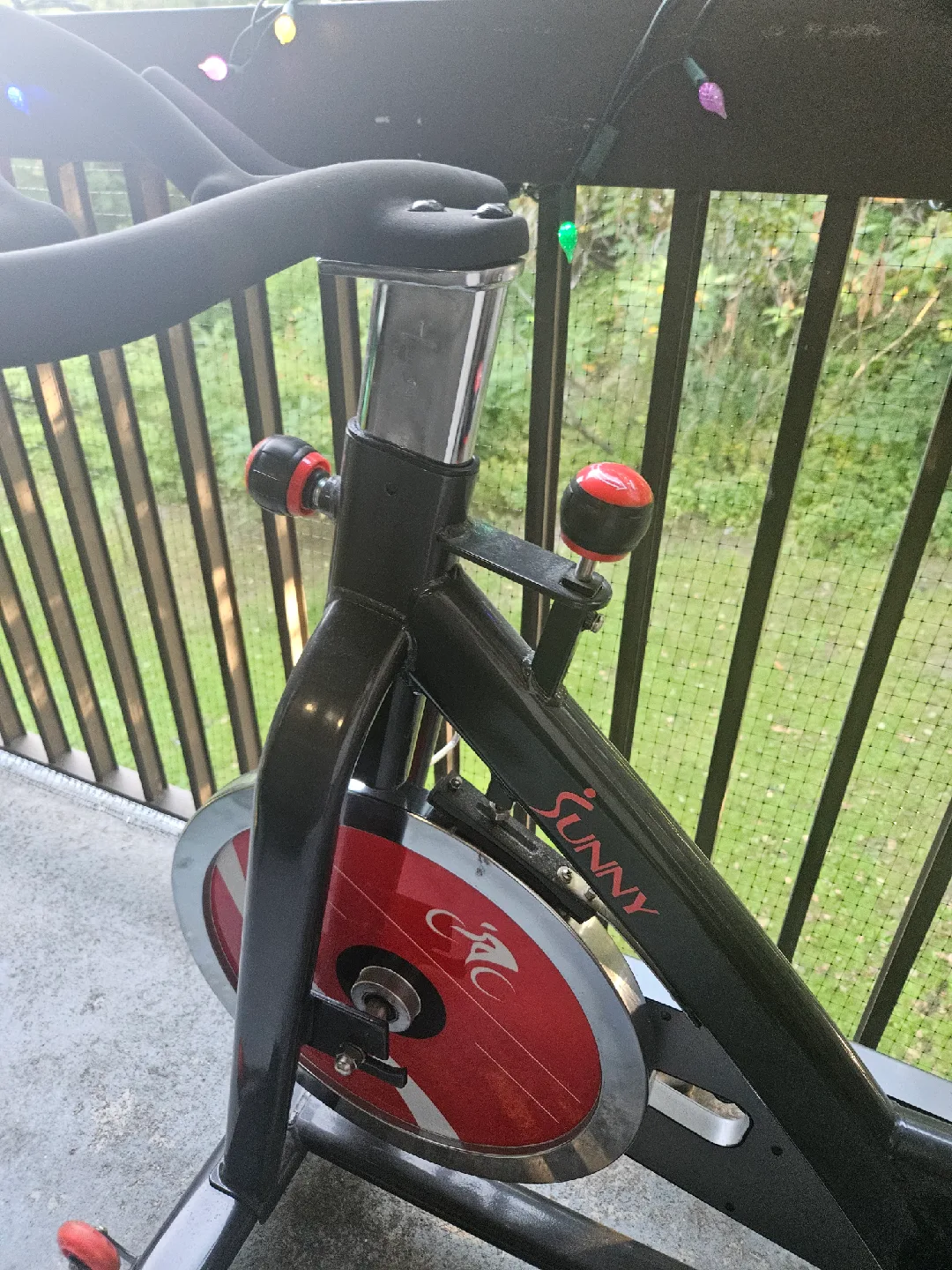 Sunny Health & Fitness Indoor Cycling Bike image indicator(2)