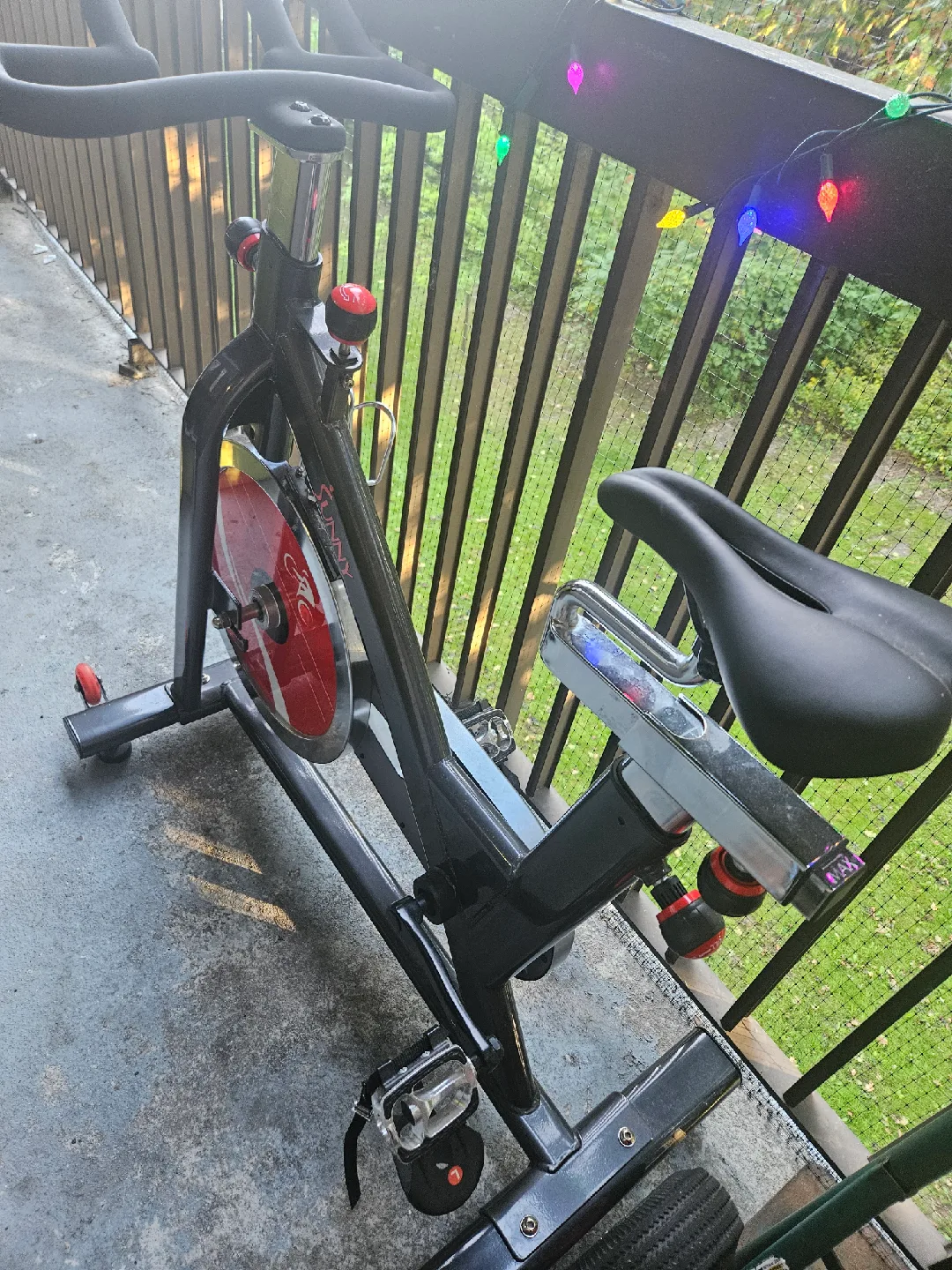 Sunny Health & Fitness Indoor Cycling Bike image indicator(3)