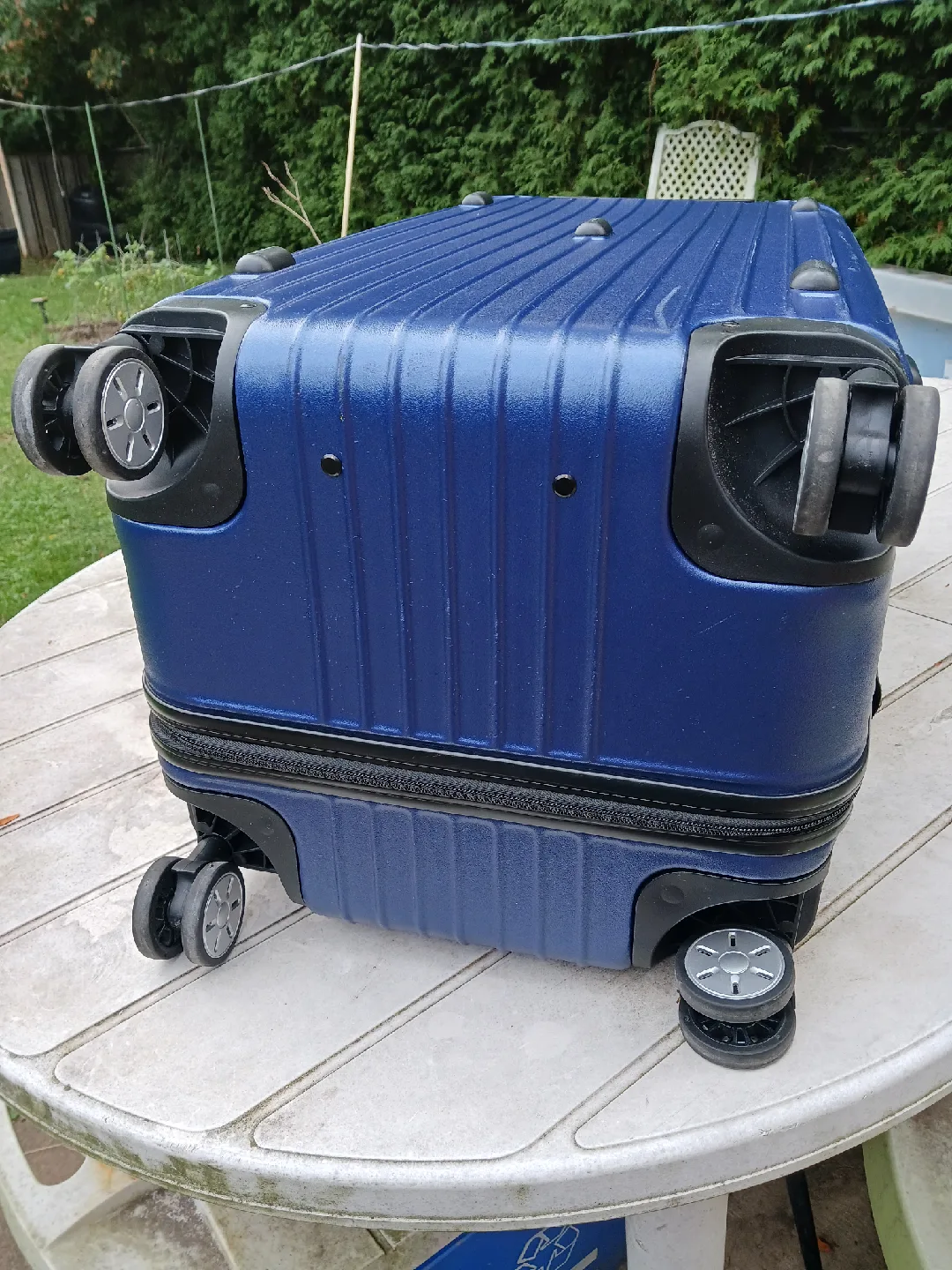 Blue Checked Sppiner Suitcase - 28" image indicator(2)