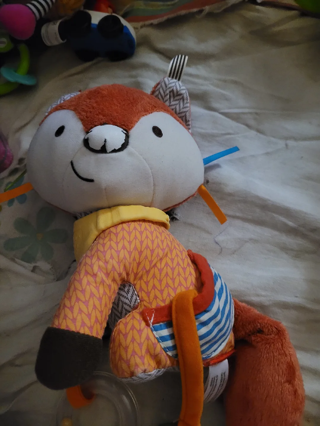 skip to hop carseat baby toy image indicator(2)