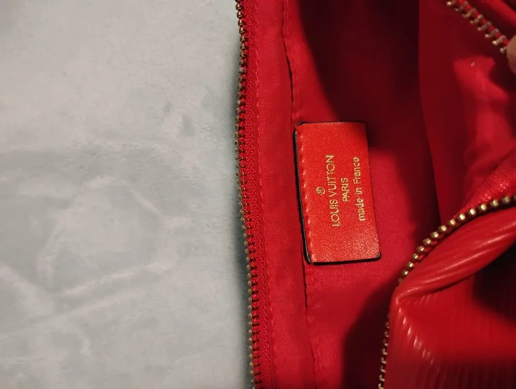 Louis vuitton Supreme fanny pack image indicator(4)