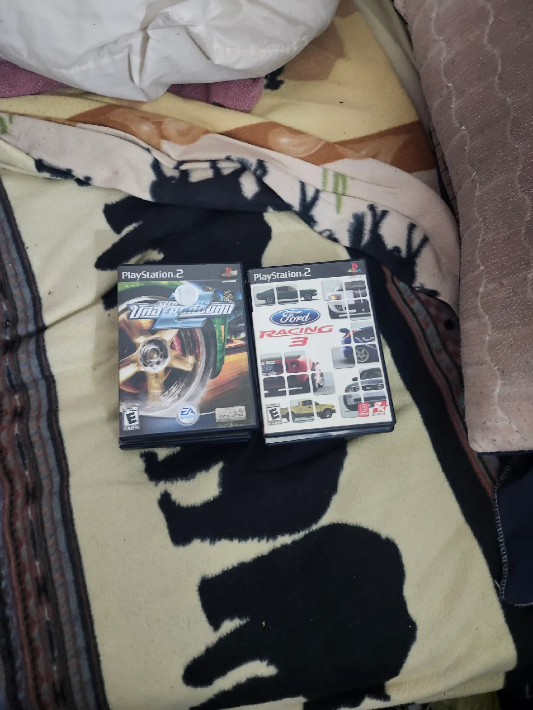 PlayStation 2 Bundle w/ Games & Accessories image indicator(3)