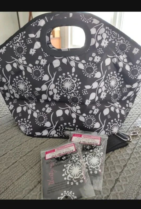 NEW. Thirty-One Insulated Lunch Bag image indicator(5)