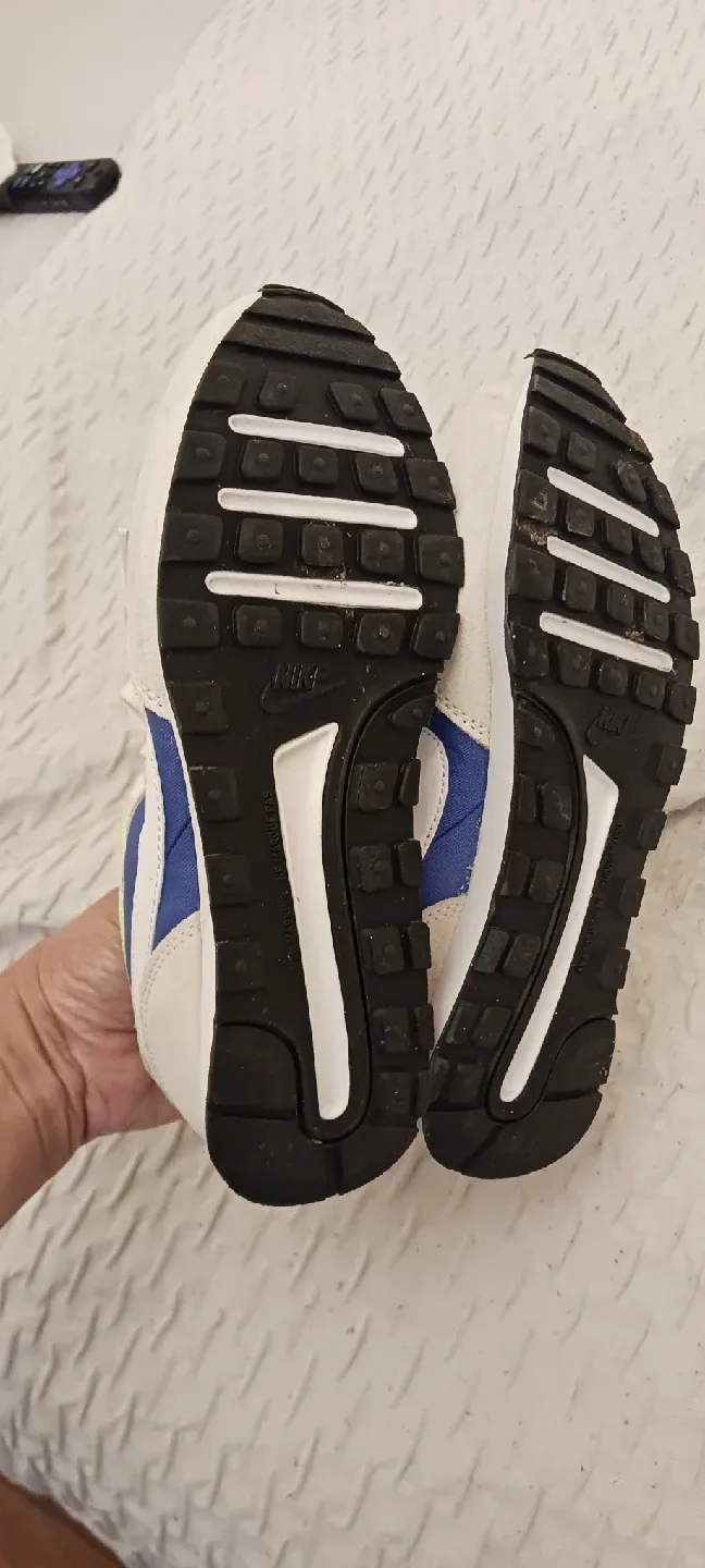 kids boy Nike Blue & White Sneakers size  4Y image indicator(3)