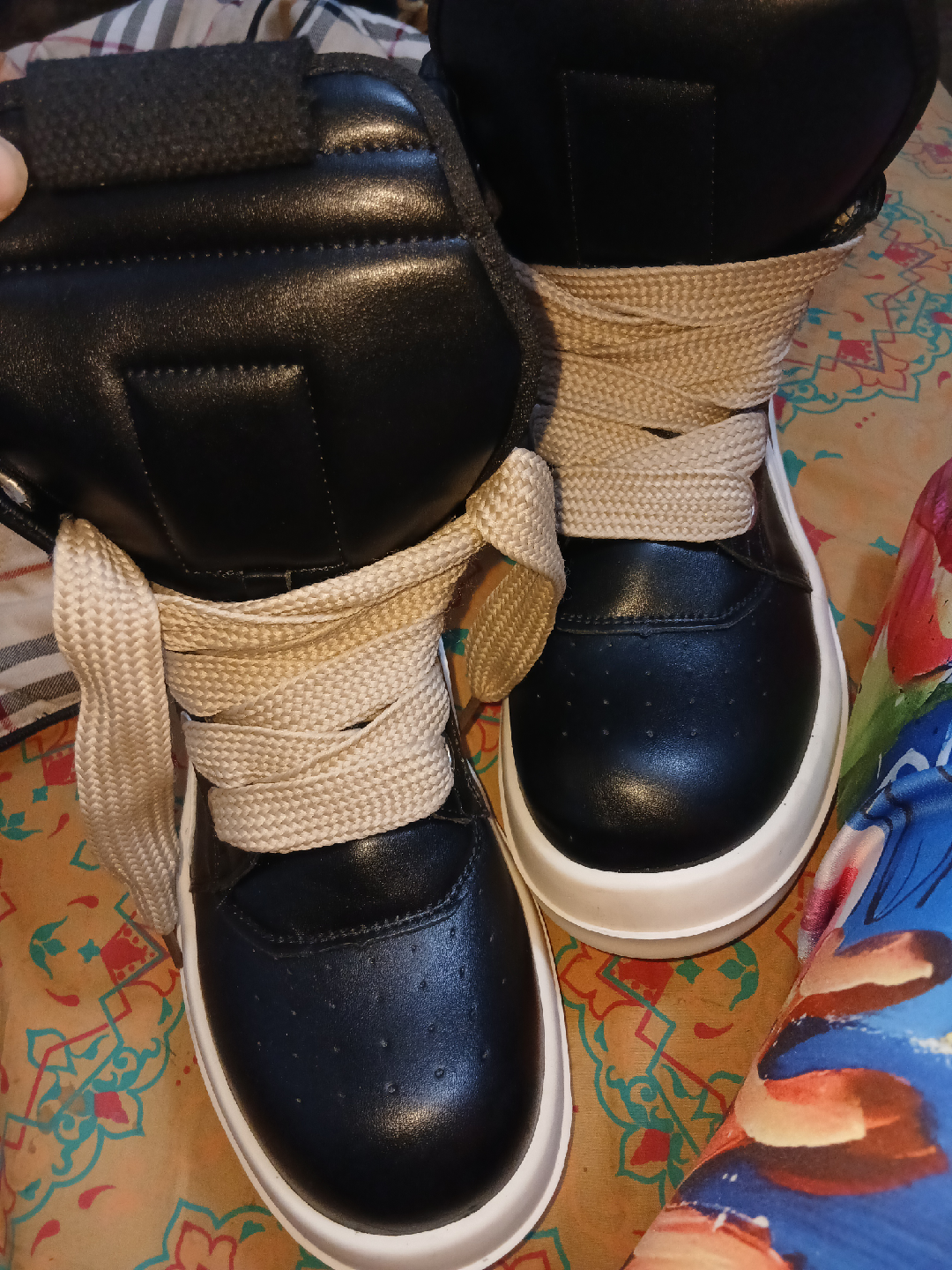 Black & White High-Top Sneakers - Size 250 - photo 2