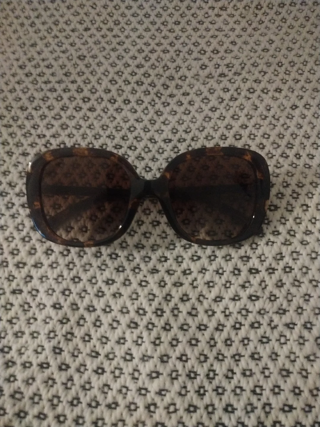 Coach HC8242B Sunglasses image indicator(2)