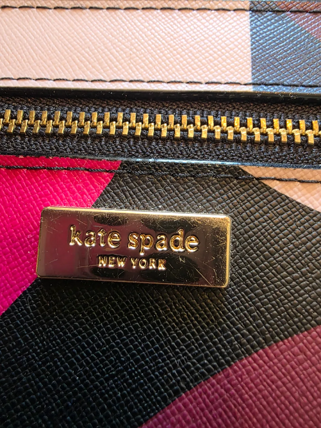 Kate Spade Wristlet image indicator(2)