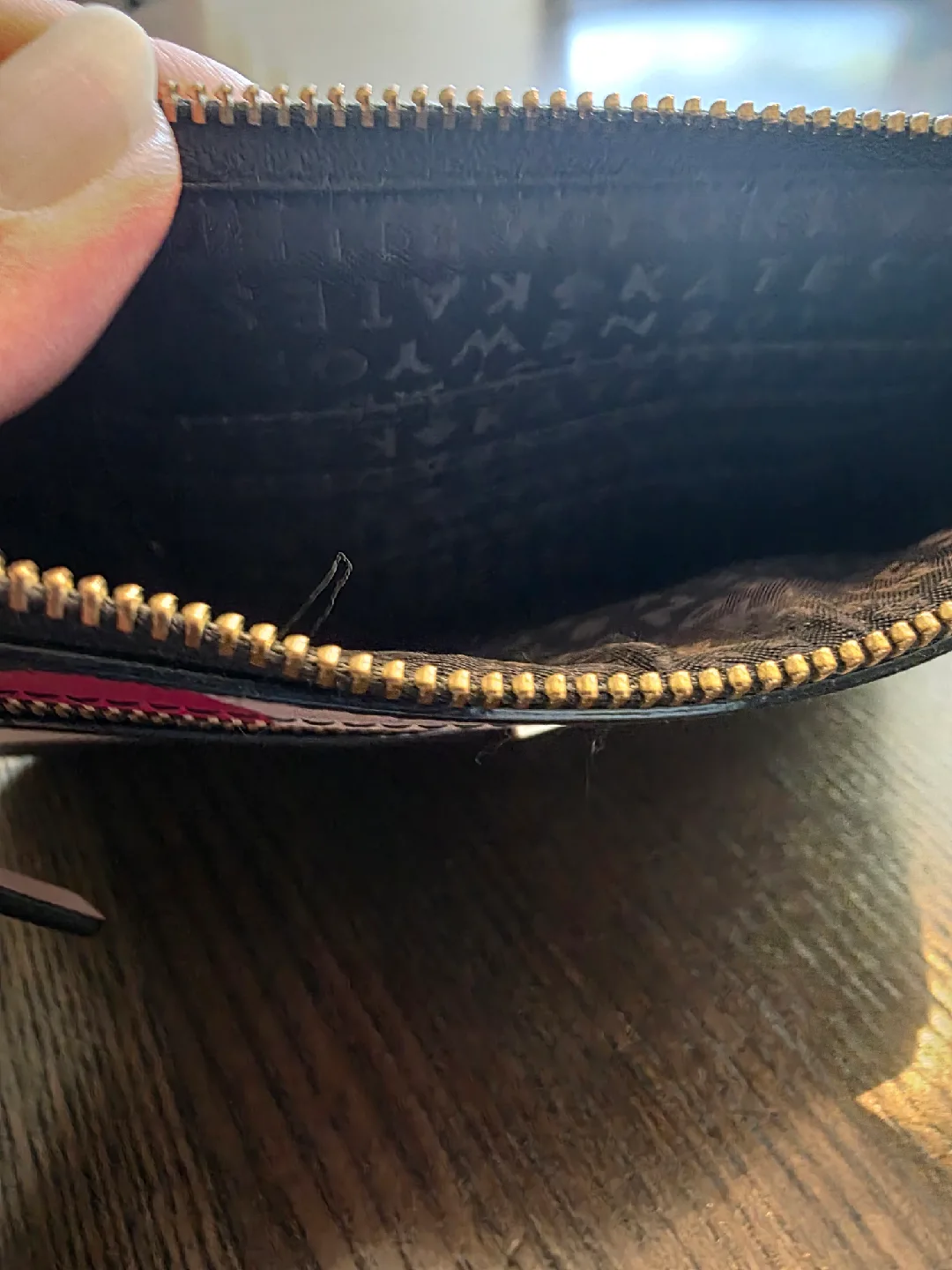 Kate Spade Wristlet image indicator(5)