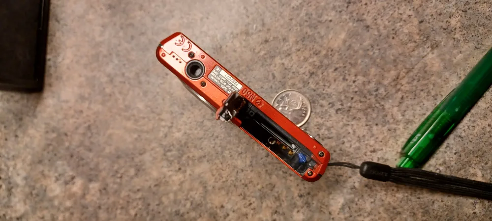 Sony Cybershot Digital Camera - Red image indicator(3)