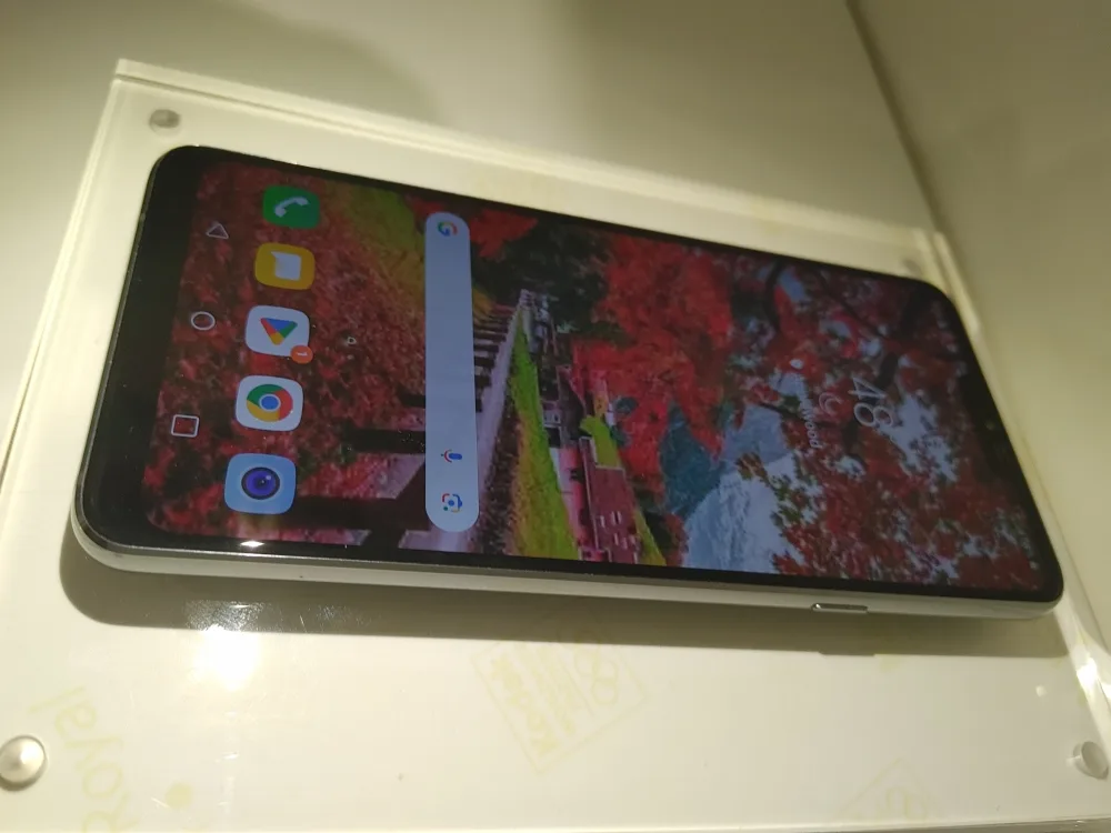 LG G7 ThinQ Smartphone + Bonus Free Items