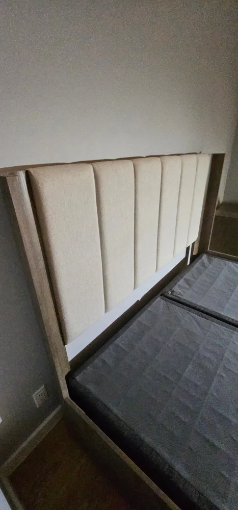 Modern Platform Bed with Headboard image indicator(2)