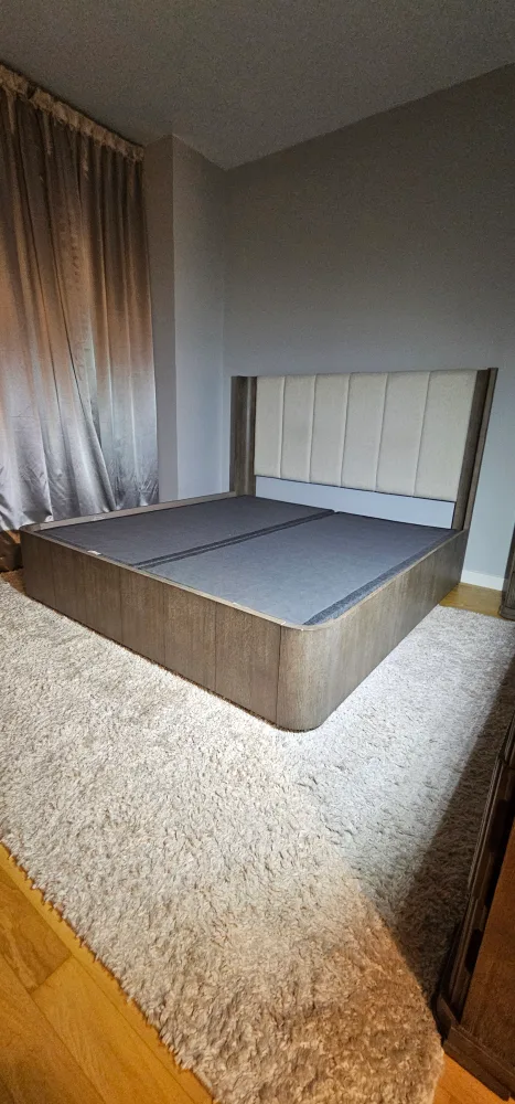 Modern Platform Bed with Headboard image indicator(5)