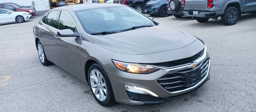 Chevrolet Malibu LT Sedan 1.5L image indicator(9)