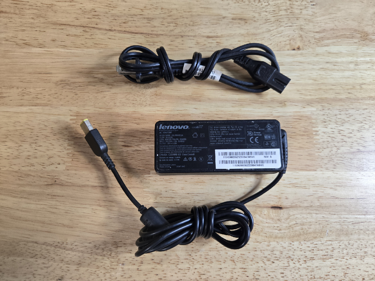 Lenovo Power Adapter 65W - photo 2