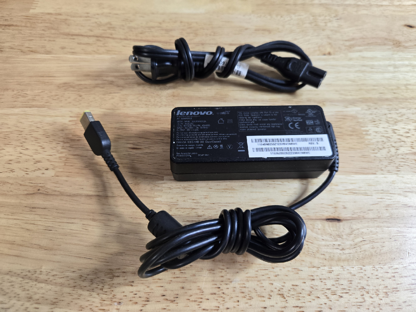 Lenovo Power Adapter 65W - photo 3