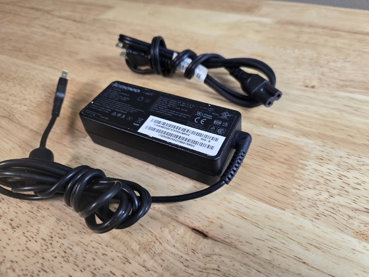 Lenovo Power Adapter 65W - photo 5