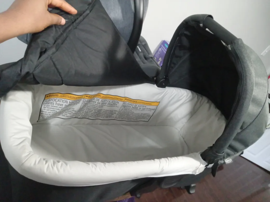 Graco Modes Carry Cot Bassinet - Like New! image indicator(2)