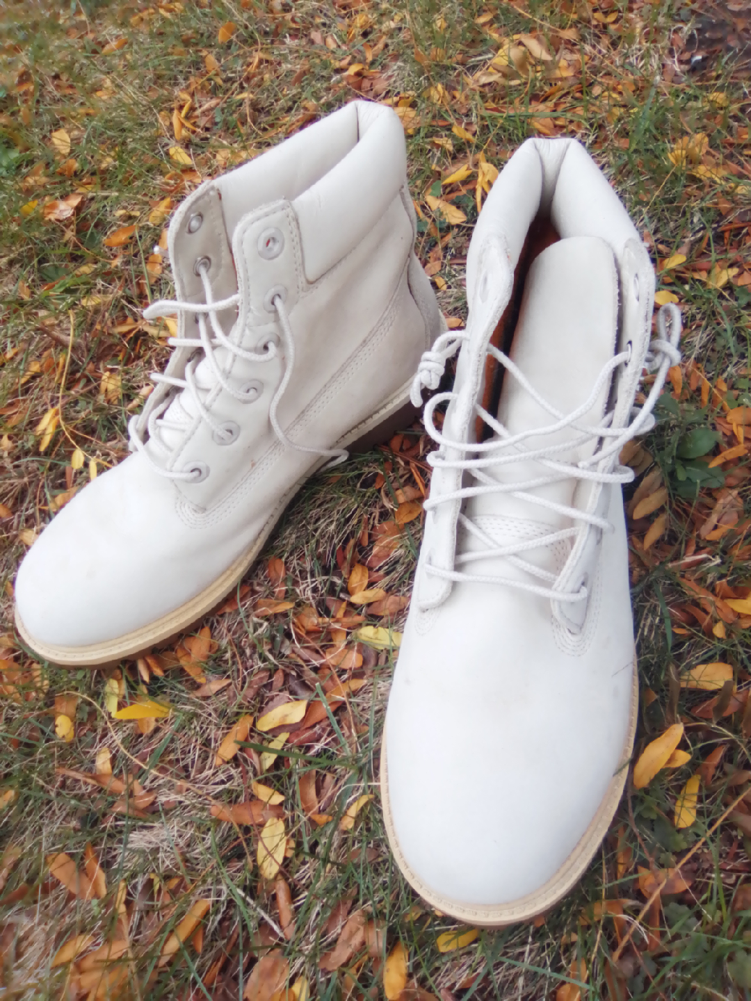 Men's sz 7 Cream colored Timberland work boits
