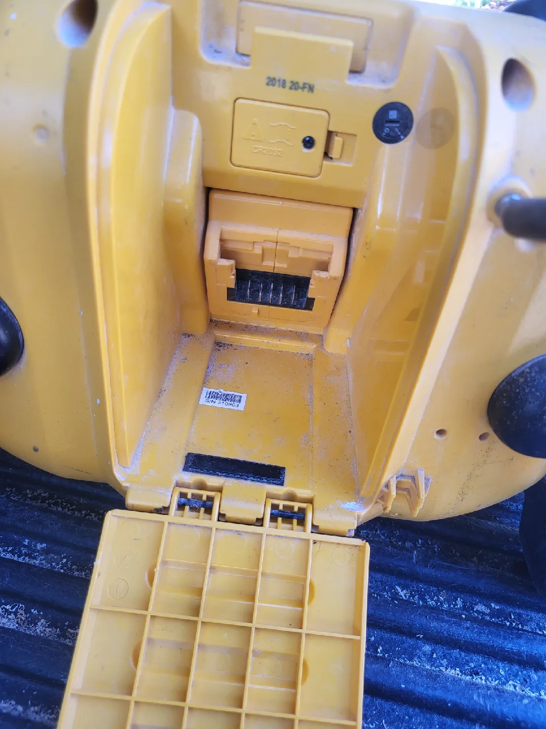 Dewalt Radio job site ready image indicator(4)