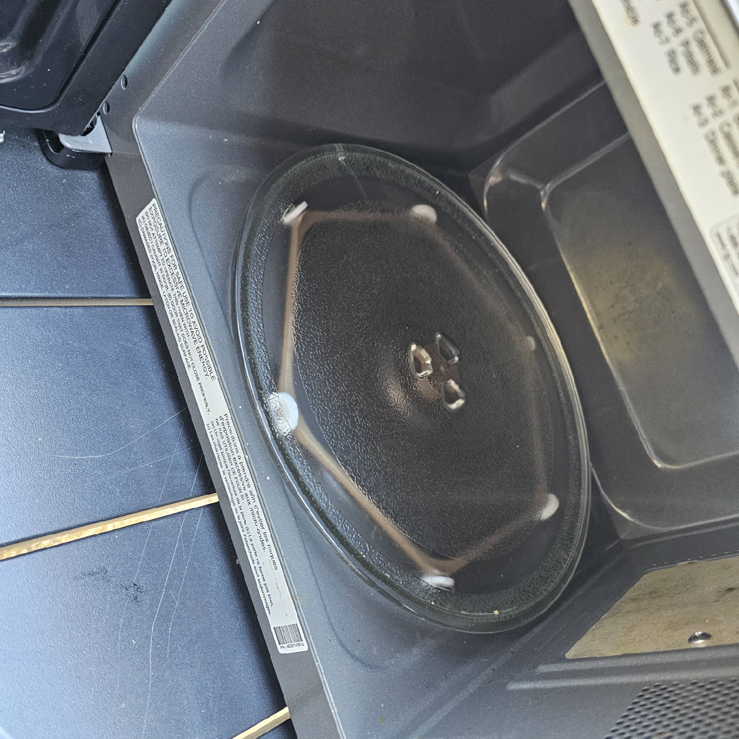 LG Microwave - Model LMC0975ST - photo 2