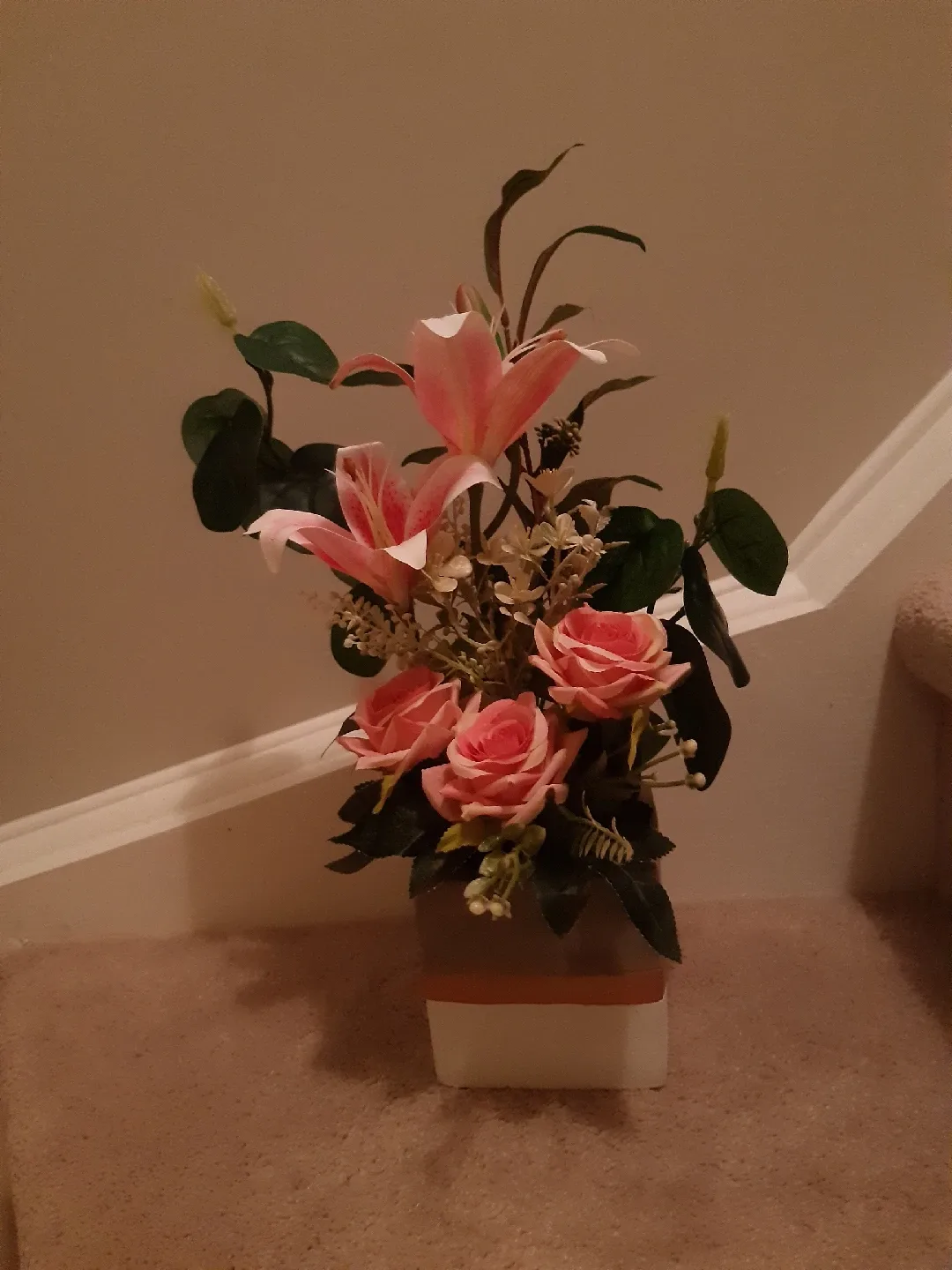 beautiful faux flower arrangement image indicator(2)