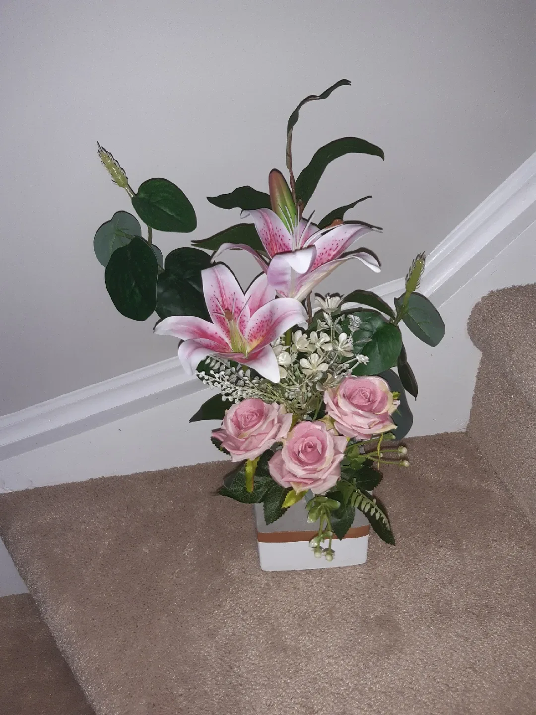 beautiful faux flower arrangement image indicator(3)