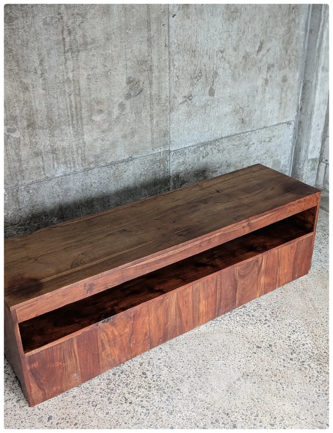 Media Unit/Sideboard/Credenza image indicator(4)