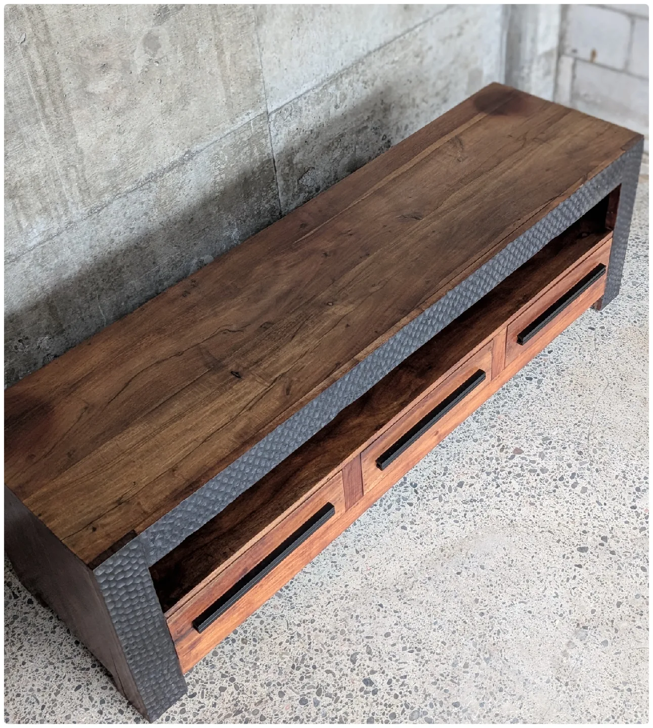 Media Unit/Sideboard/Credenza image indicator(7)