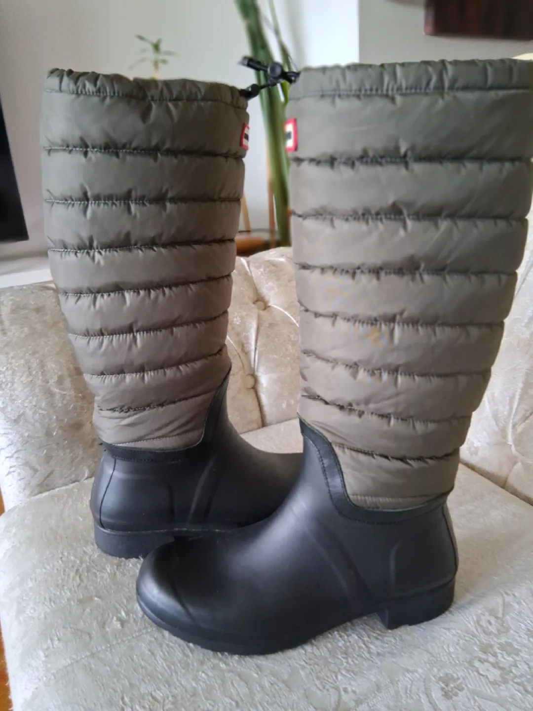 Hunter Puffer Tall Rain Boots - Size 6 image indicator(2)