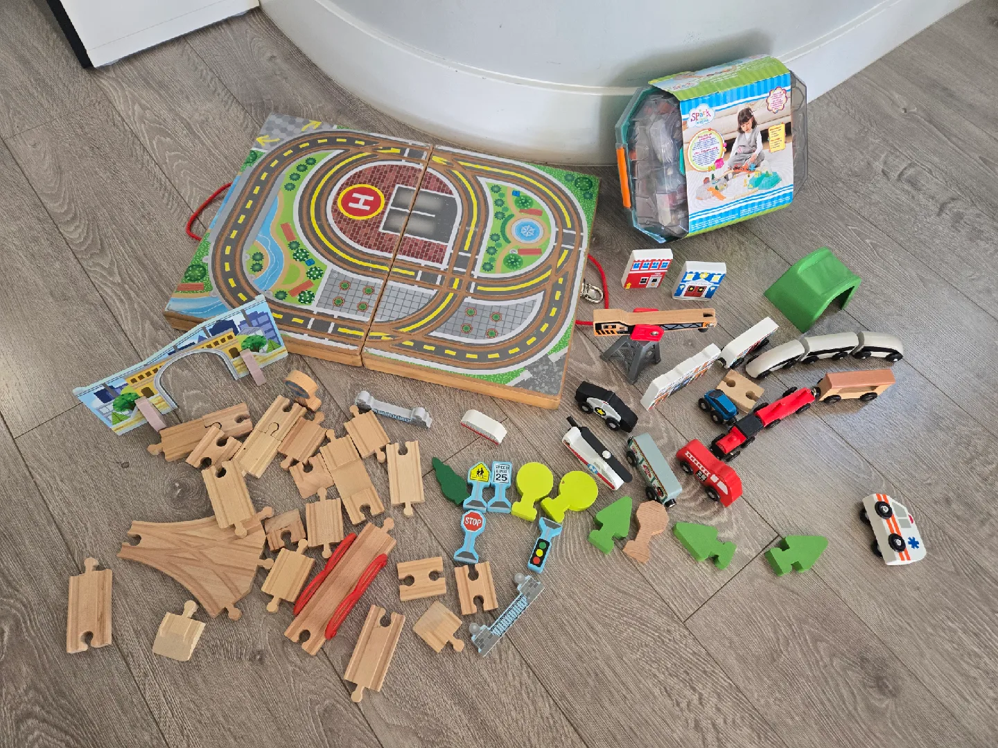 Kids train track toy set image indicator(2)