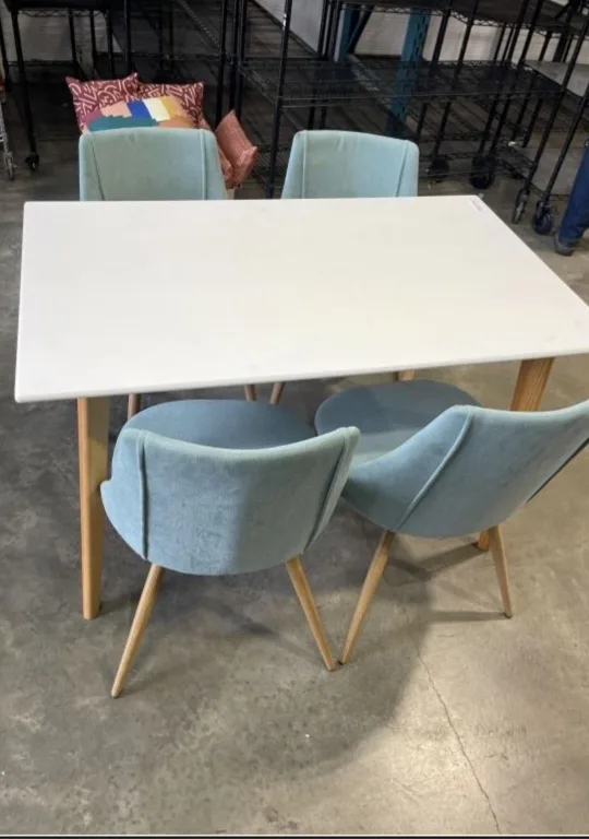 MODERN DINETTE TABLE WITH 4 FABRIC TUBE CHAIRS image indicator(2)