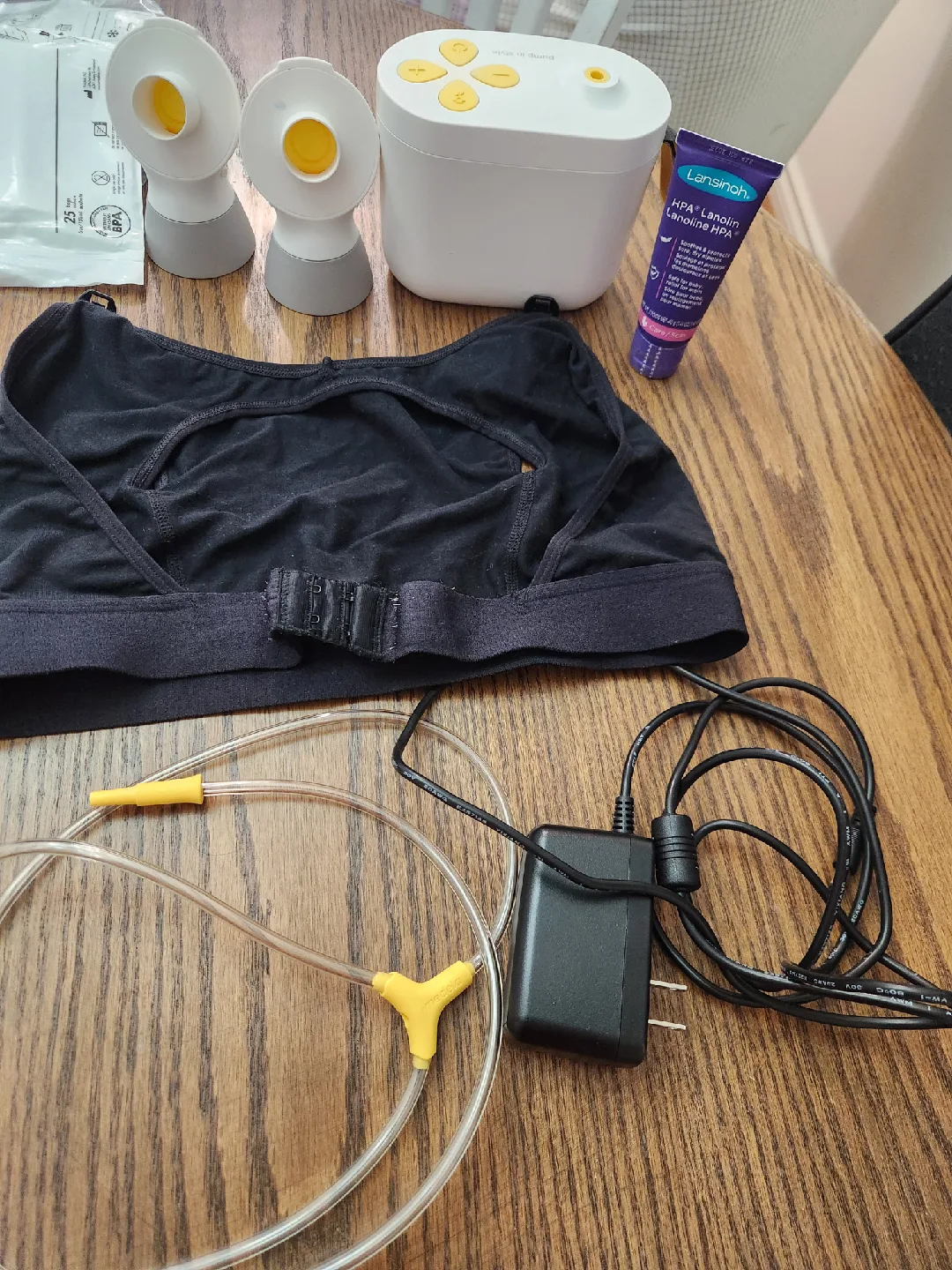 Medela Mini Electric Breast Pump + Accessories image indicator(4)