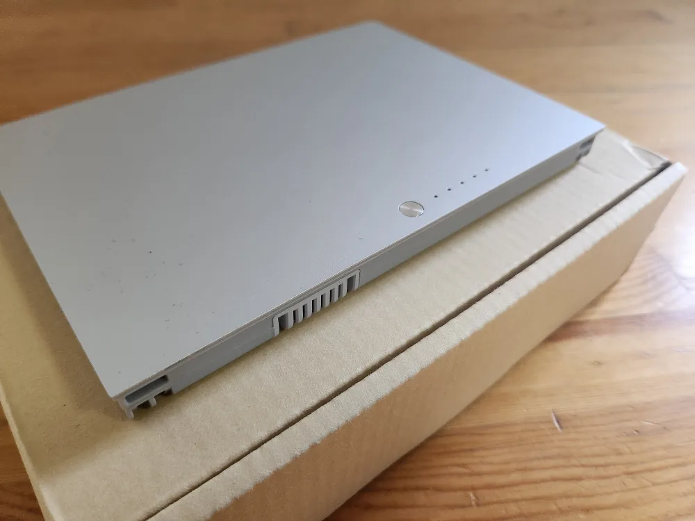 Apple PowerBook G4 17-inch Rechargeable Battery image indicator(6)