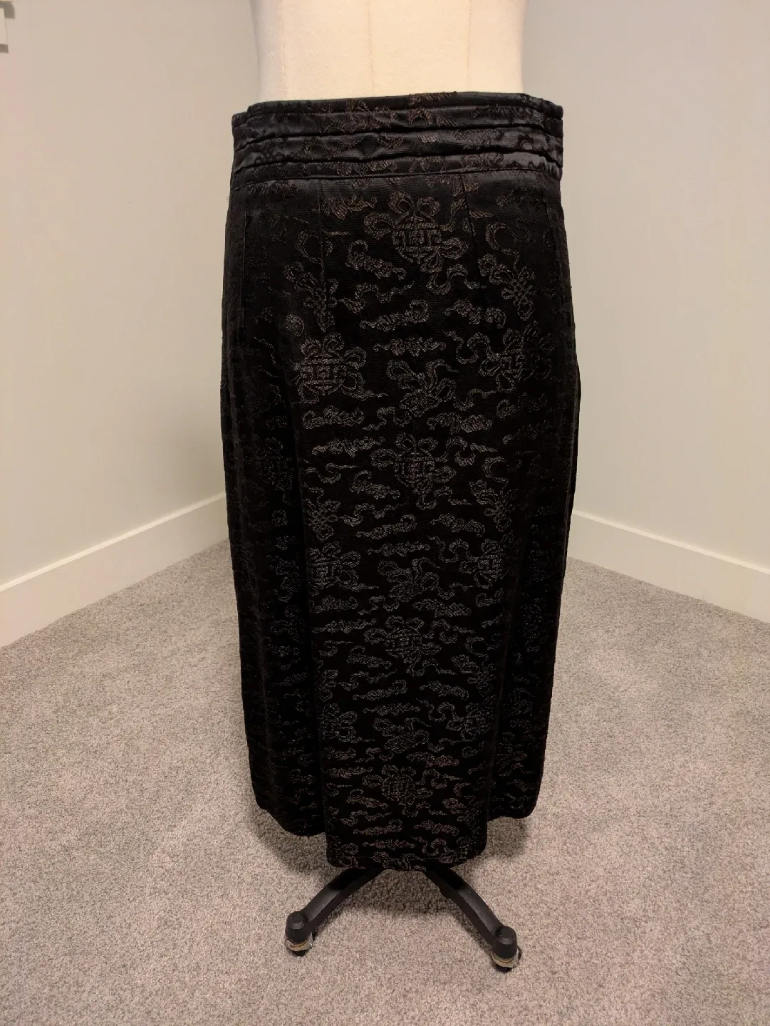 Chinese Silk- Red Chinese Style Jacket & Black Skirt Set image indicator(6)