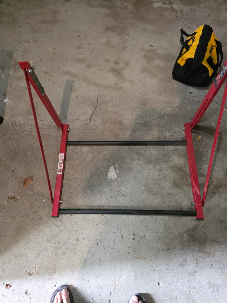 MotoMaster Foldable Wall-Mounting Tire Rack image indicator(2)