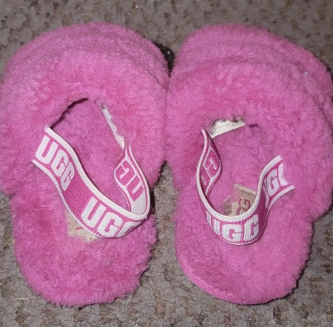 Kids UGG Pink Fluff Yeah Slides Size 8 thumbnail