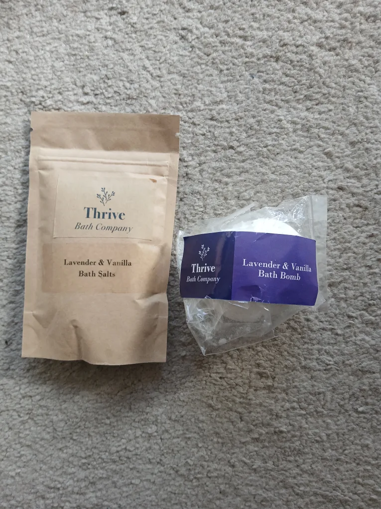 🆕️🥕Lavender & Vanilla Bath Salts and Bath Bomb thumbnail