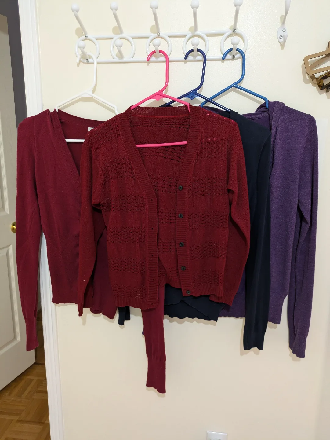 4 cardigans (blue notes, Uniqlo, urban behavior) image indicator(2)