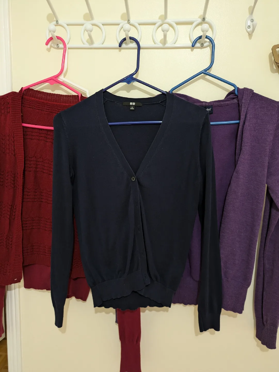 4 cardigans (blue notes, Uniqlo, urban behavior) image indicator(3)