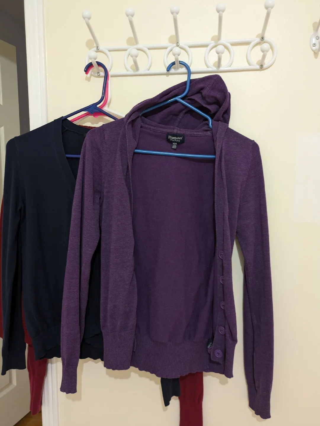 4 cardigans (blue notes, Uniqlo, urban behavior) image indicator(4)