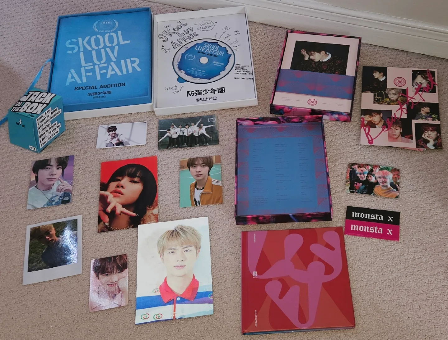 Kpop Albums & Photocards Bundle image indicator(2)