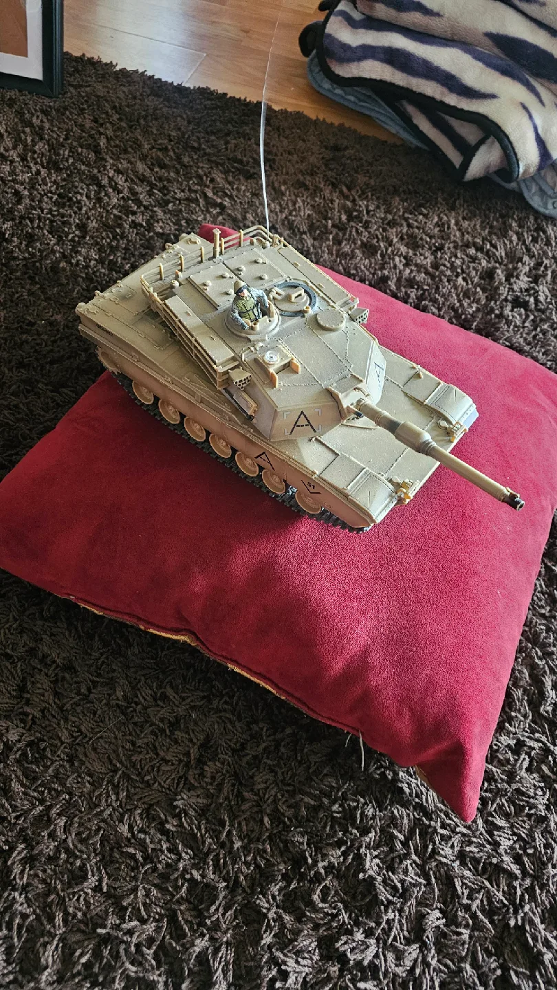 Forces of Valor RC Tank thumbnail