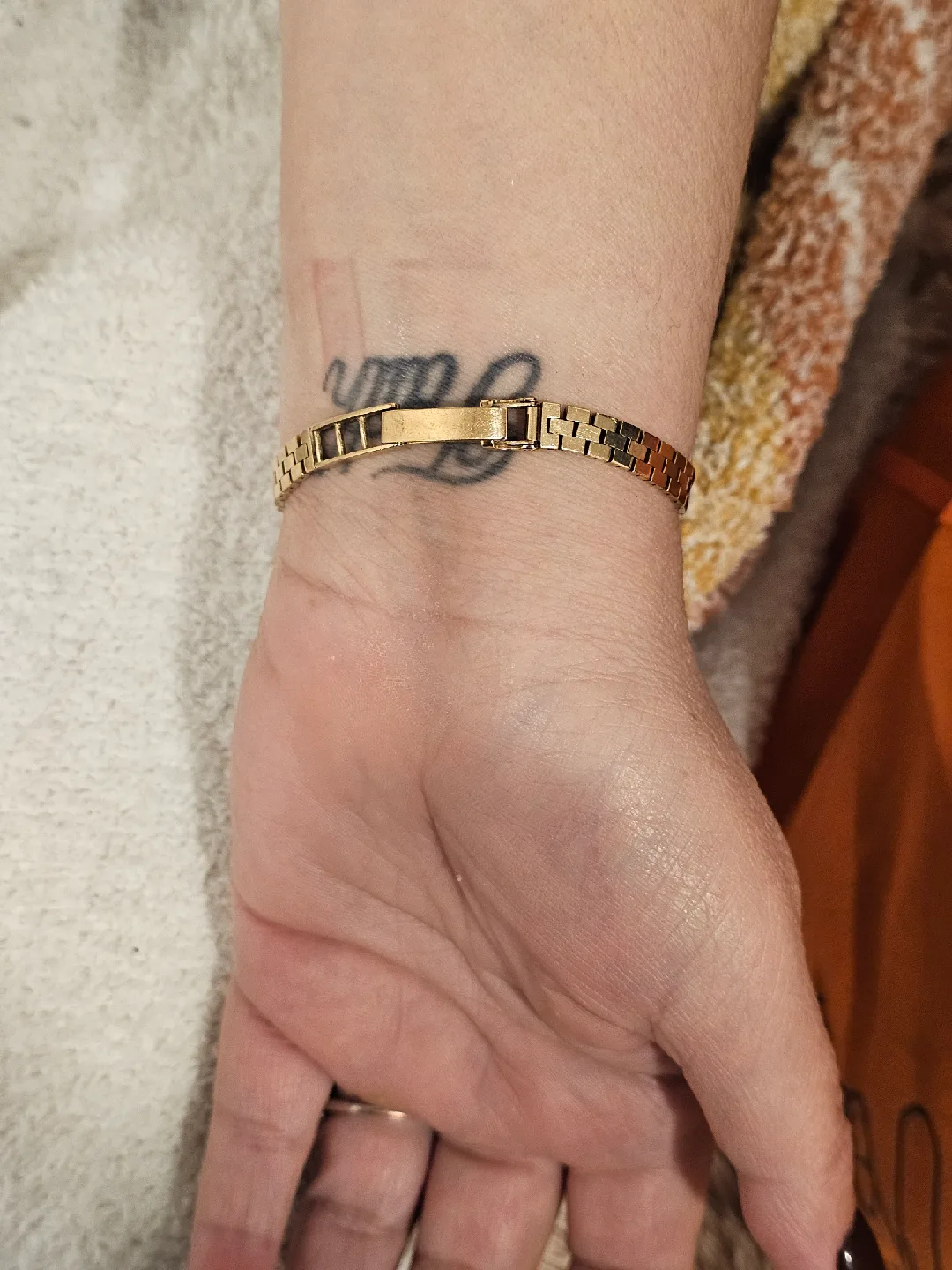 Tissot 9k Solid Gold  Women's Watch image indicator(5)