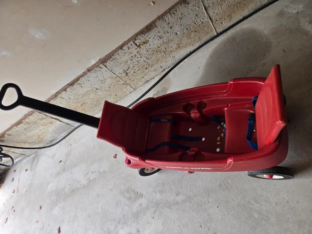 Radio Flyer Pathfinder Wagon image indicator(3)