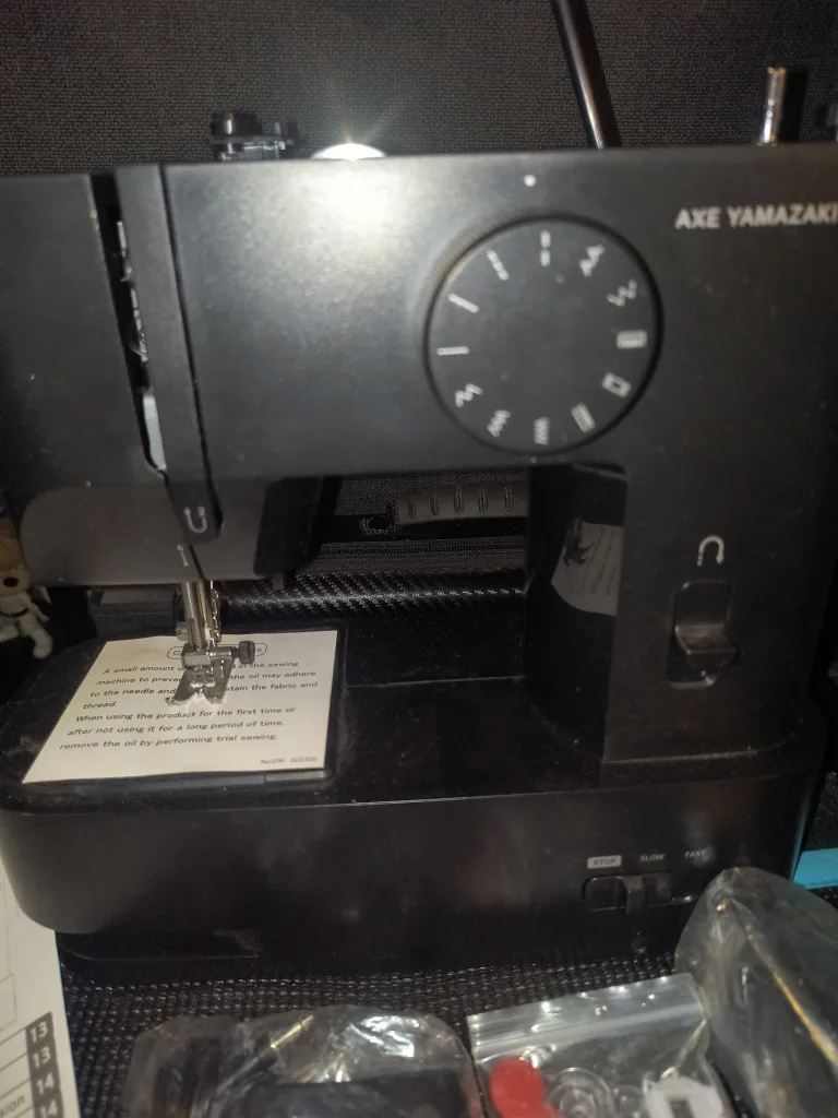 Axe Yamazaki Compact Electric Sewing Machine MM-10 Black image indicator(2)