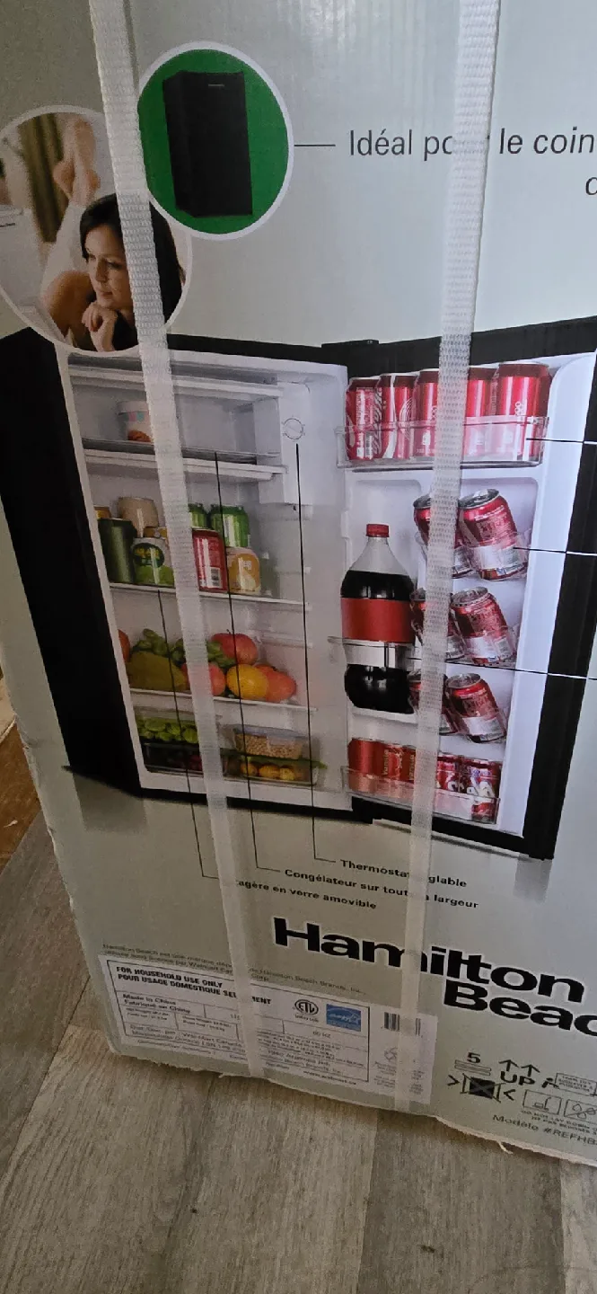 Brand New Hamilton Beach Compact Refrigerator - 3.3 cu ft image indicator(2)