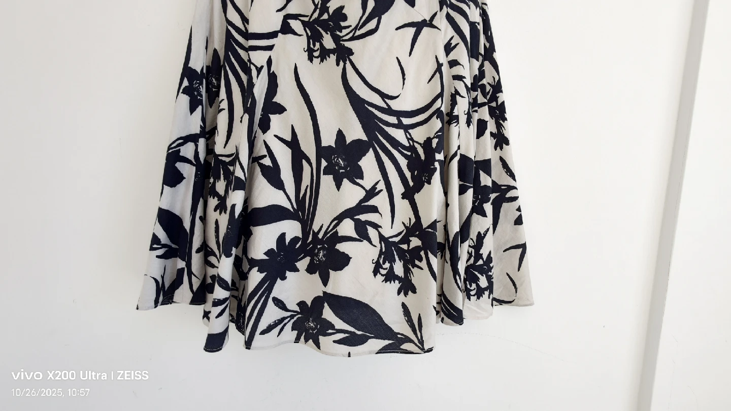 Ann Taylor Floral Skirt - Size 8 - photo 4