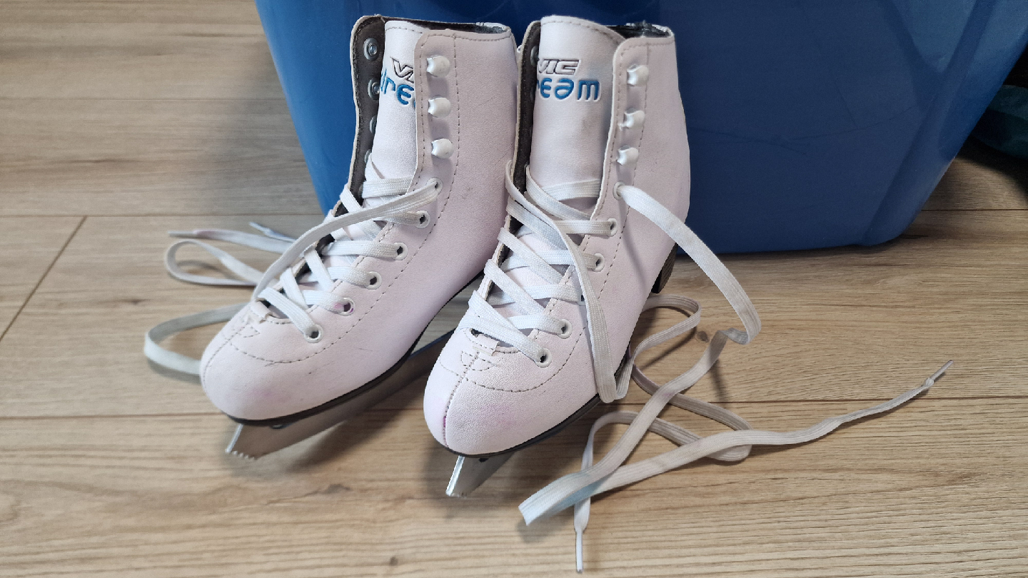 Dream Ice Figure Skates - Size 1 with helmet