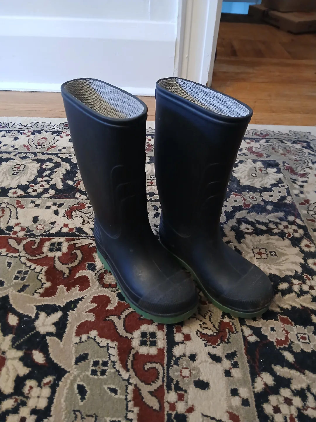 Kids rain boots thumbnail