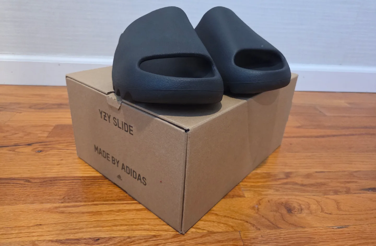 Adidas YZY Slide Onyx Size 9 image indicator(2)